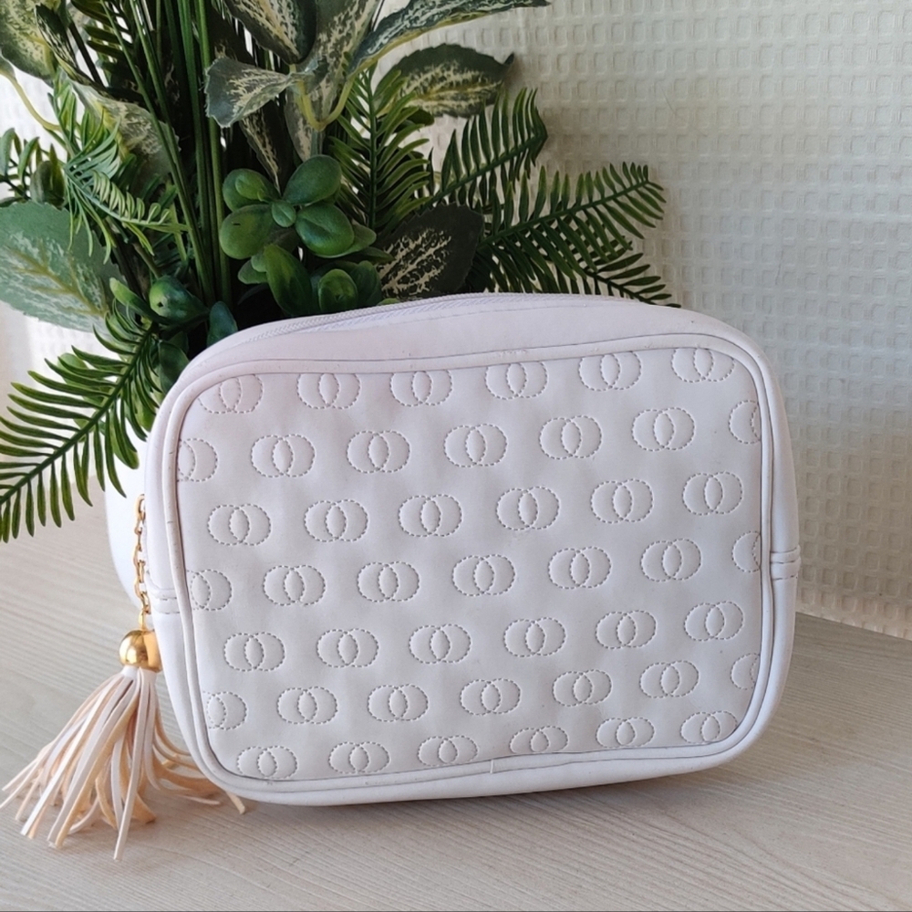 💰Elizabeth Arden Off White Small Cosmetic Bag / Tassel Zipper Closure